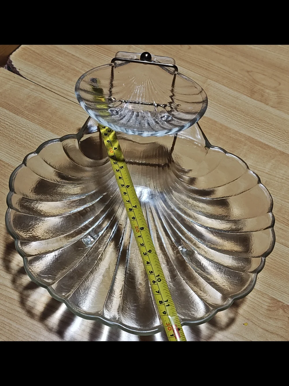 vintage 3-piece Jeannette crystal chip and dip set includes a 10.5-inch seashell